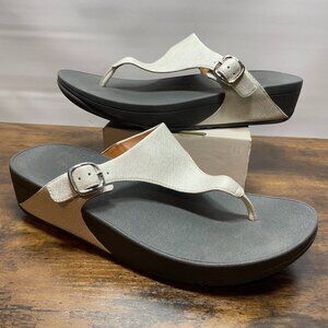 Women's Fitflop Skinny Deluxe Toe Thong Sandals Silver  Buckle Size 10  458-011